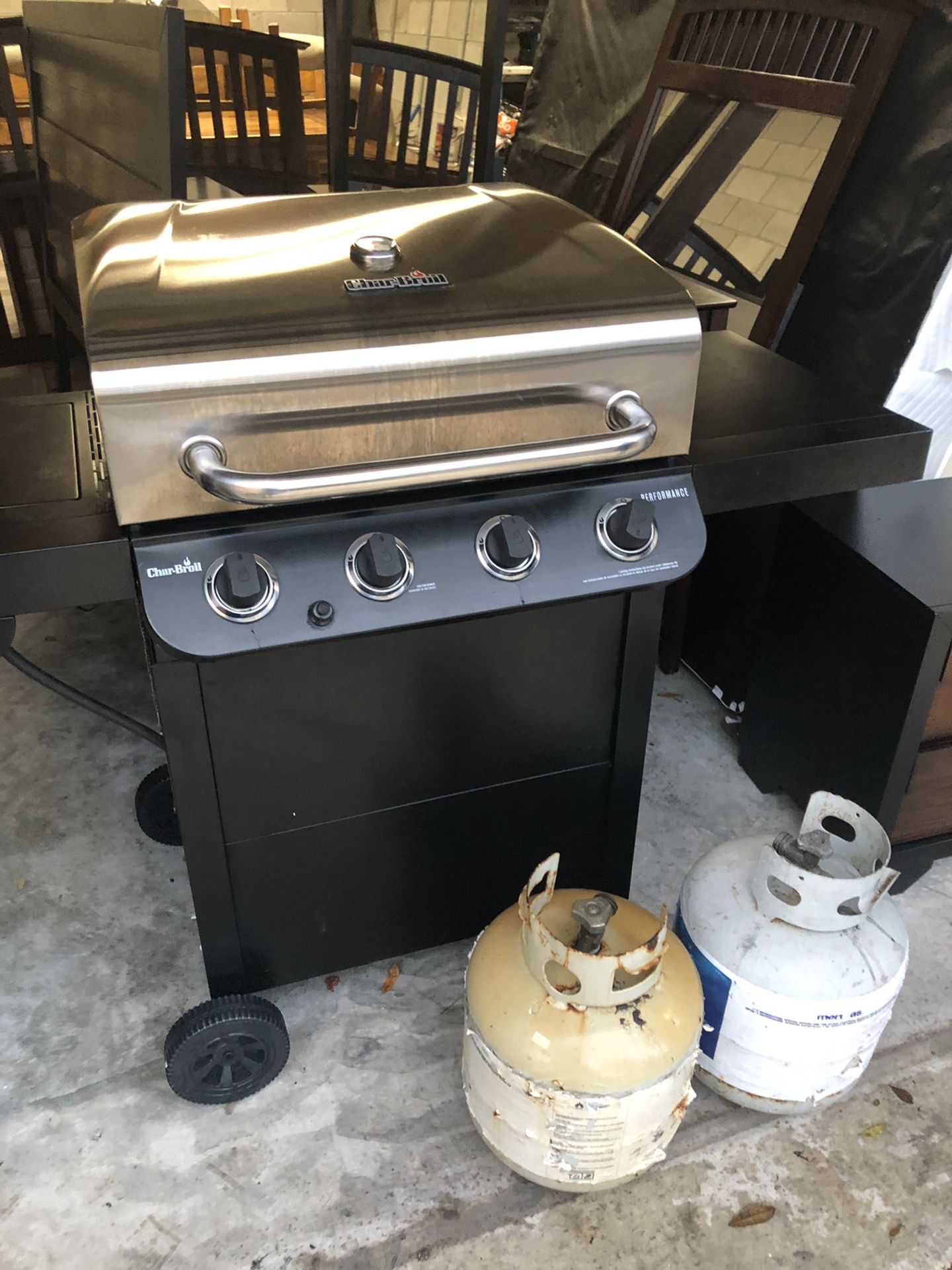 Charbroil 4 burner grill with side burner, includes cover & 2 propane