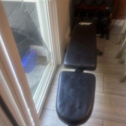 Weight rack Bench And weights 5,10,15,20,25,30,40 Pounds 