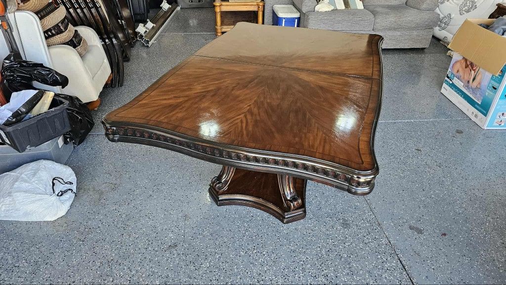 Beautiful High End Table With 8 Chairs And 2 Leafs