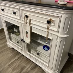 Dining Table Set + Matching Buffet Cabinet – Excellent Condition