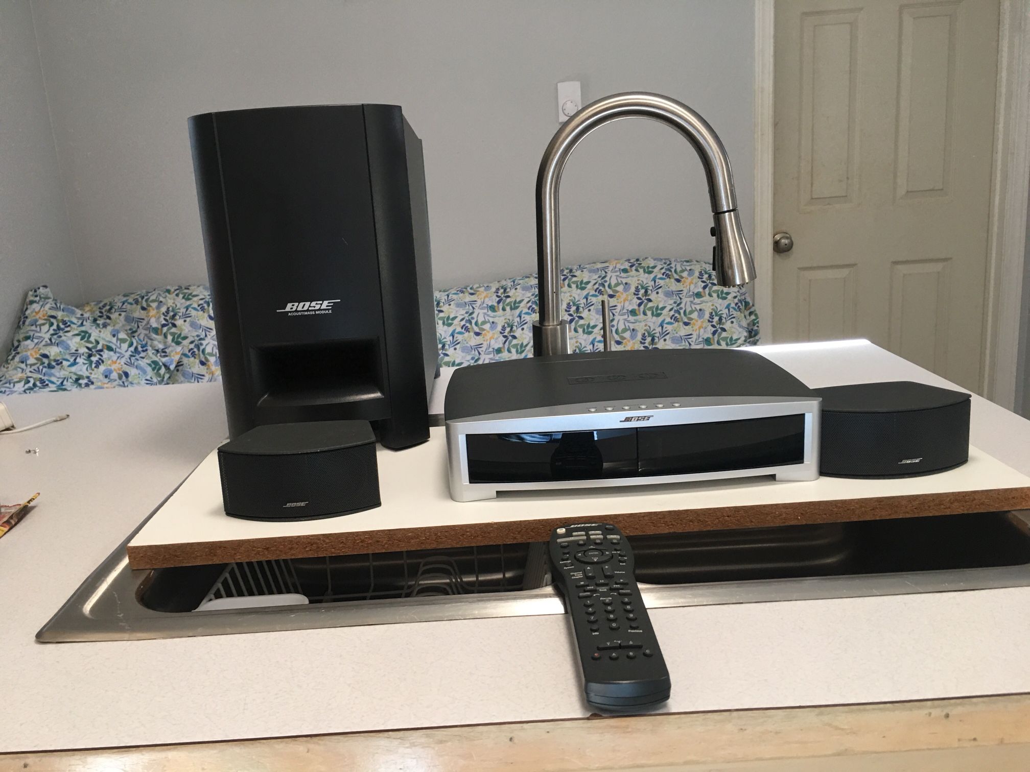 Bose PS 321 CD/DVD Radio Sistem. It Looks Nice And It Sounds Great