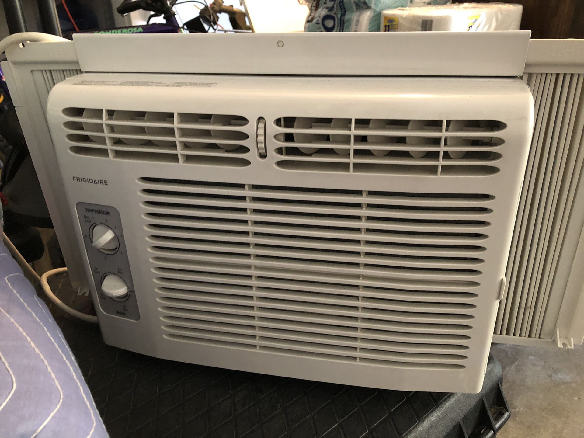 Frigidaire basic window AC small room air conditioner 150sqft 5000BTU
