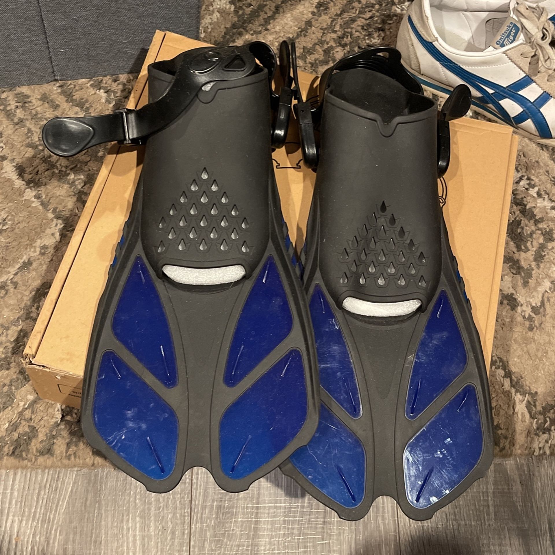 Greatever Snorkel Fins Adjustable Buckles Open Heel Swim Flippers Travel Size Short Swim Fins for Snorkeling Diving Swimming Adult Men Womens