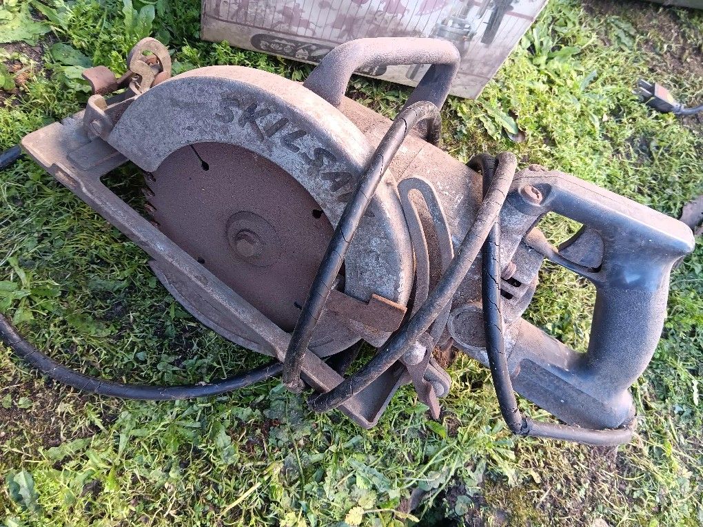 Old Skill Saw PROFESSIONAL.
