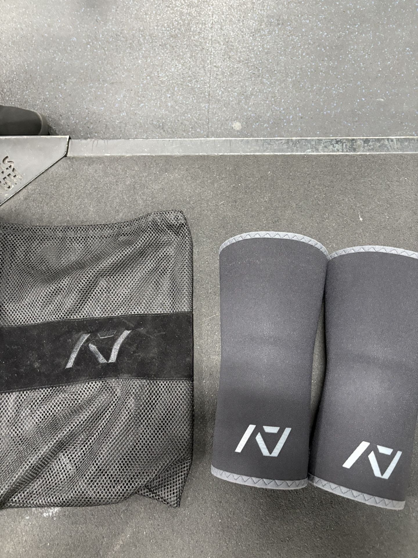 XL A7 rigor mortis knee sleeves