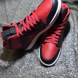 Jordan 1 Mid Never Worn