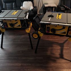 DEWALT 10in TABLE SAW w ROLLING STAND 