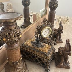 TABLE. CENTERPIECES