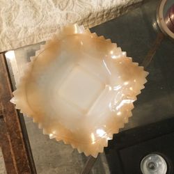 Rigid ends golden dish or candle holder