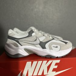 Nike Women’s Size 10