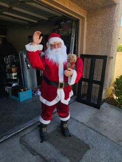 OBO. Life-lke Santa Great condition. Realistic movement