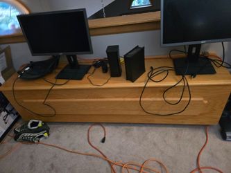 Cabinet/chest Nice big 6.5 ft long 40$ OBO