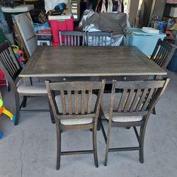 Dining Table Set Very Good Condition 