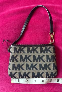MICHAEL KORS wristlet