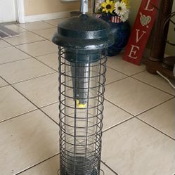 Squirrel Free Bird feeder, Pet Kennel