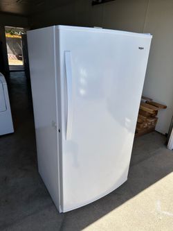 Whirlpool freezer 15.7 cu ft (1 month warranty)
