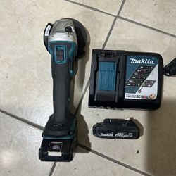Makita 18V Grinder With Battery And Charger 