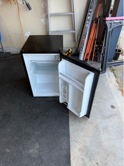 Hisense mini fridge