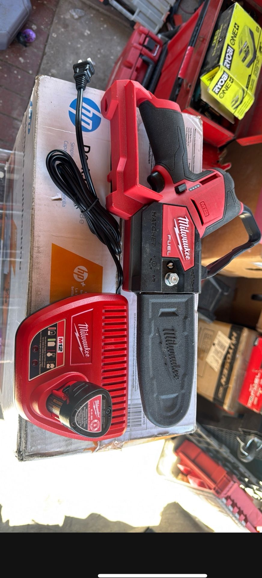 Milwaukee Hatchet Chainsaw 12vlts Comes With Battery And Charger 12vlts 2.0
