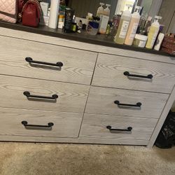 6 Drawer Dresser W/ Mirror