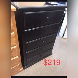 5 Drawer Pinewood Dresser /Cómoda Pino 5 Cajones