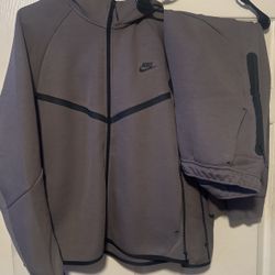Nike tech full set (New)