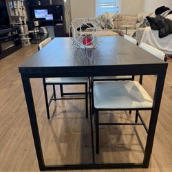 Medium Kitchen Table 