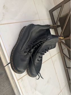 Woman’s DR Martens Boots size 7