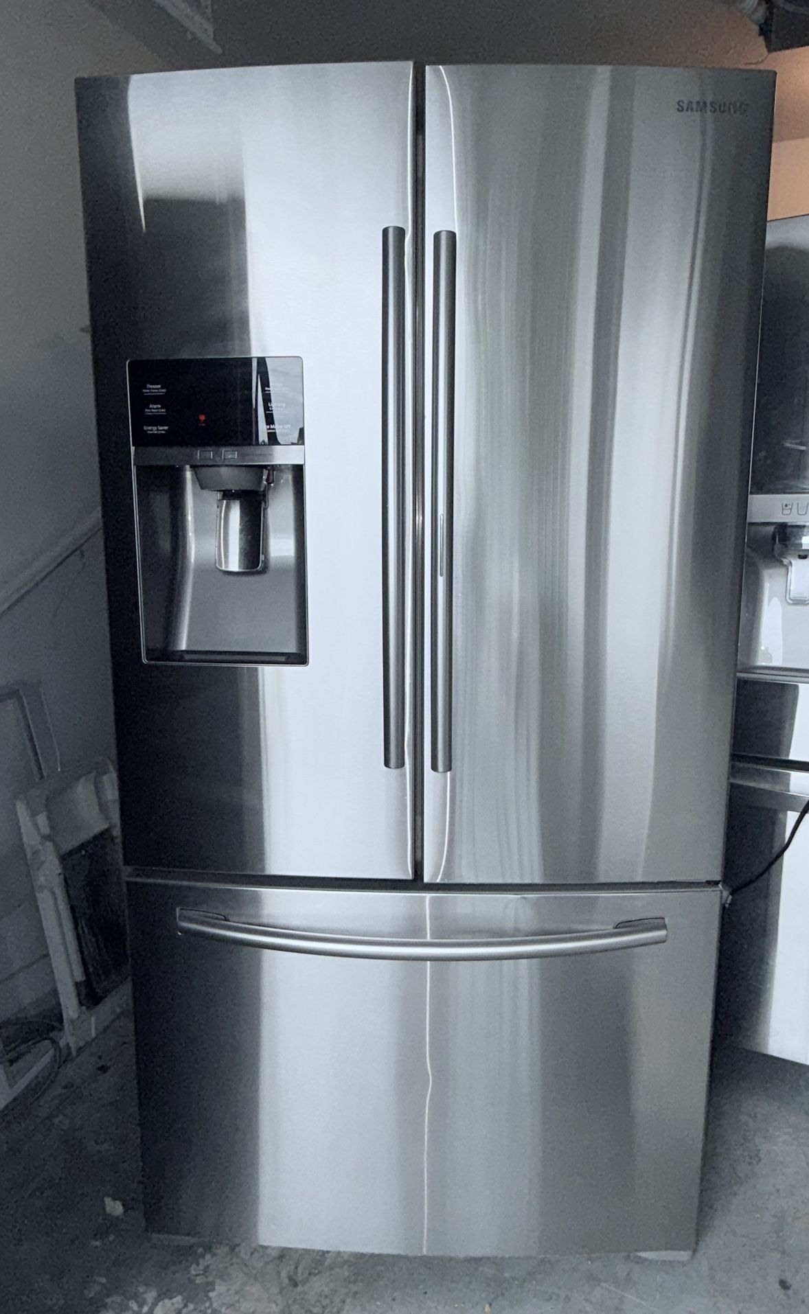 Very nice Samsung refrigerator everything work good only $575