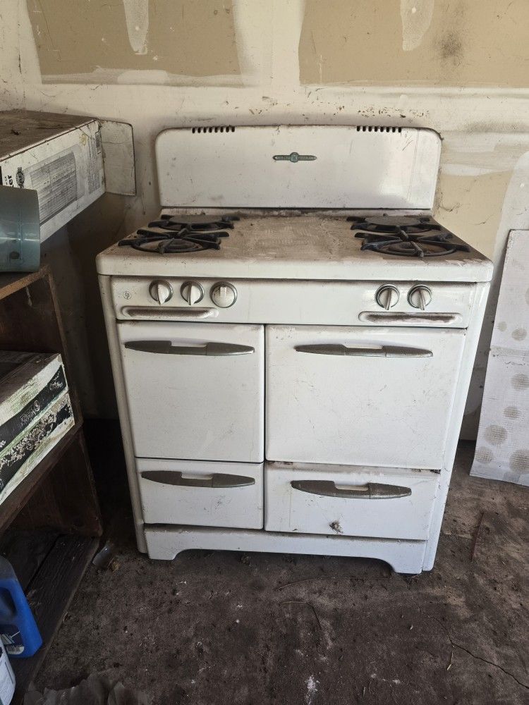 O'Keefe & Merritt Antique Stove