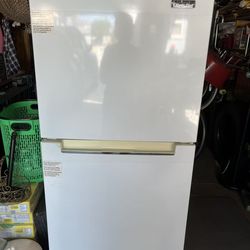 Refrigerator in good condition , clean with white corlor Height :5 inch . Wide: 2 inch