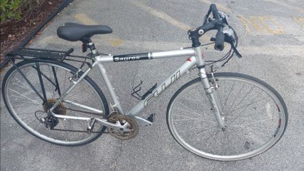 700 x 35c Tires Fuji Sagres Bicycle,  I don't share my phone number.