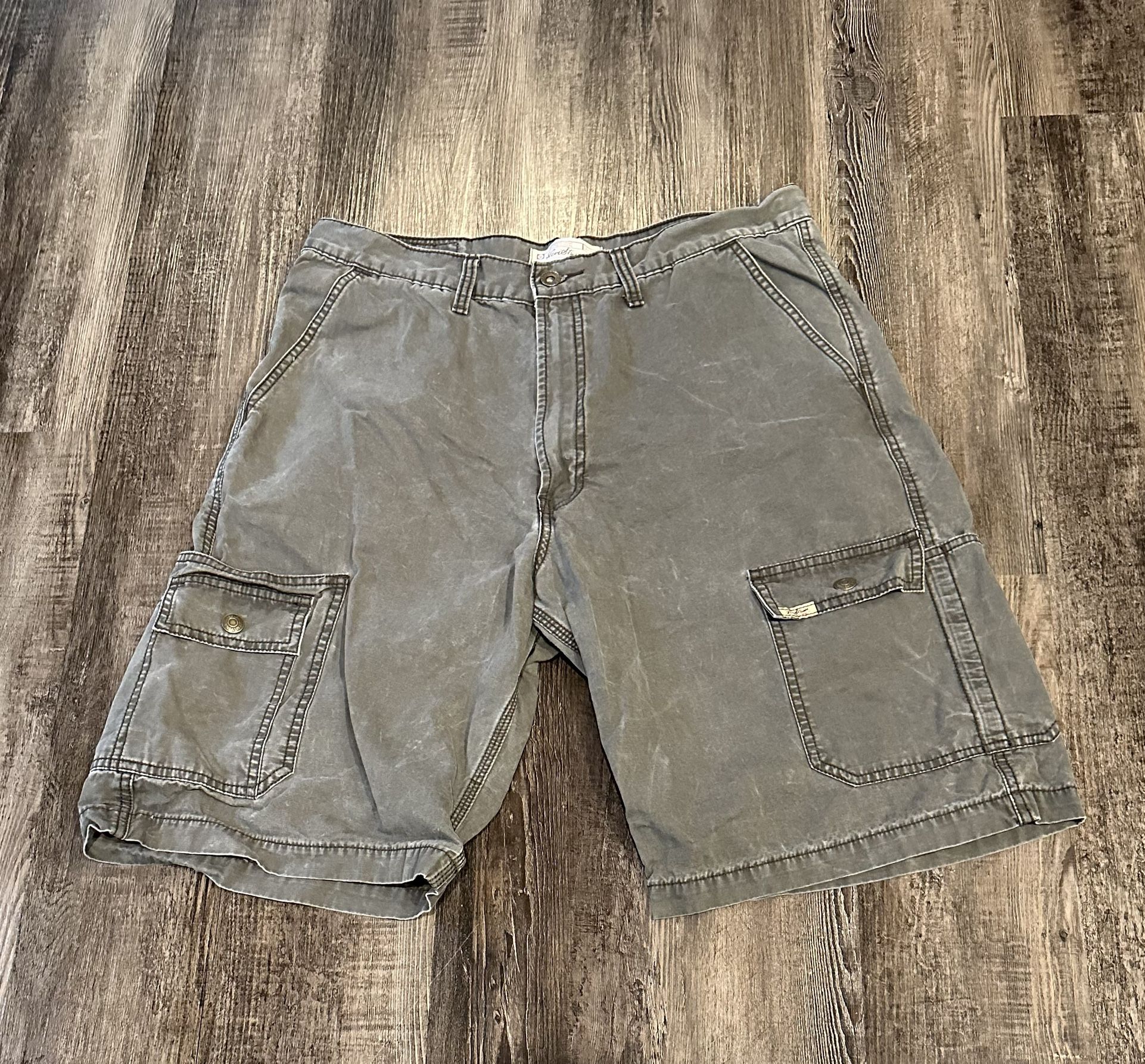 Levi's Strauss Cargo Shorts Men's 34 Gray 12” Seam Snap Pockets for Sale in  Fernley, NV - OfferUp