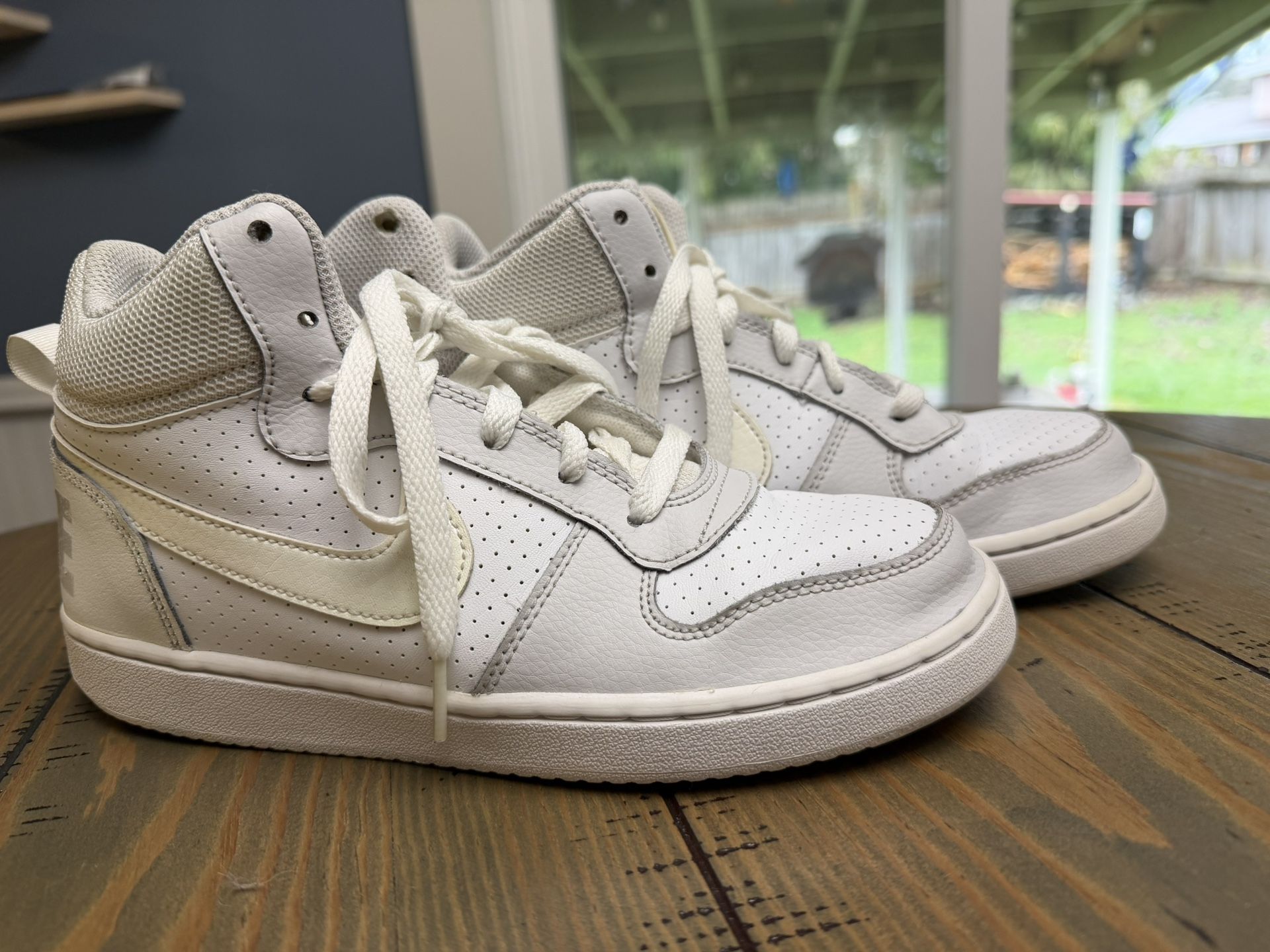 Nike Court Borough Mid White Size 5.5