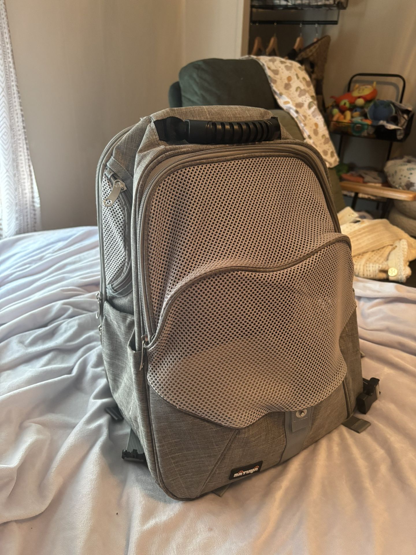 LOW PRICE MOVING- DOG/CAT CARRIER BACKPACK