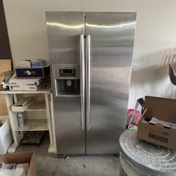 Bosch Side-by-Side Refrigerator — Stainless Steel 