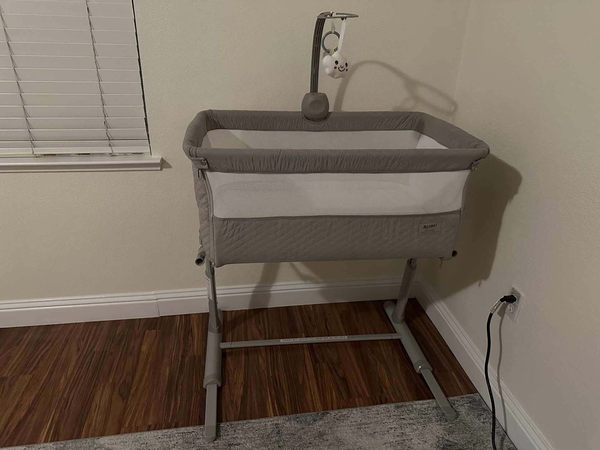 RONBEI Baby Bassinet