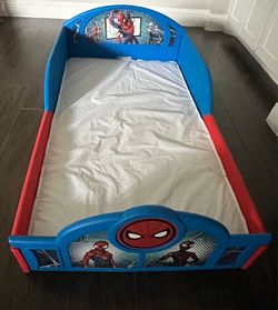 Toddler bed with mattress