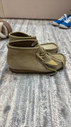 Clark’s Wallabee Size 8