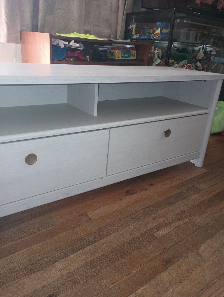 TV Stand 59 Inches and 3'8 long ,deep 17 Inches and 3'8 ,22 Inches tall and 5'8Pick Up In Bristol Tn Only Cash Only