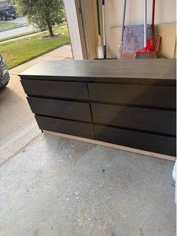 Modern Black 6-Drawer Dresser – Excellent Condition