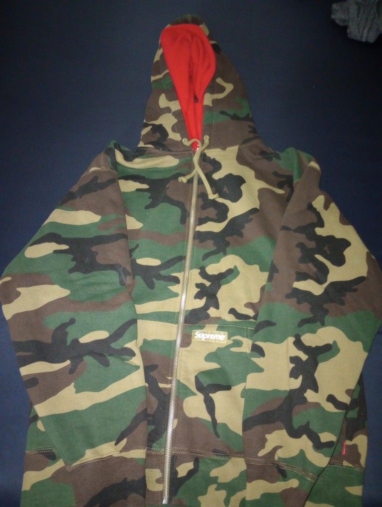 Supreme Hoodie 