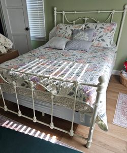 Platform antique style bed frame -Full size