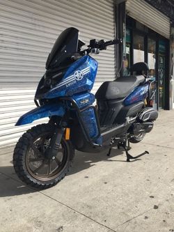 TraX 200 DLX EFI Automatic Scooter