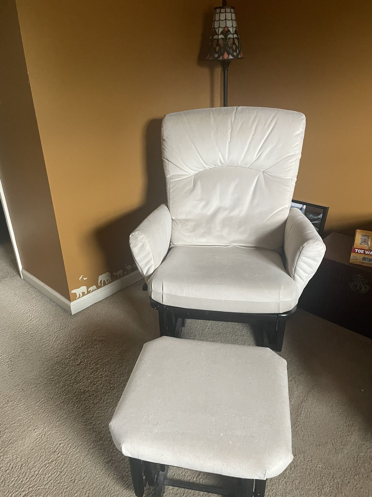 Nursery Glider/recliner With Ottoman