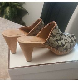 Woman’s coach clogs