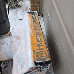 Husqvarna snowblower  10/29 inch path with a 10 hp tucumseh snow king engine