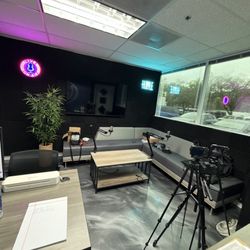 EVERYTHING INCLUDED FULL PODCAST SET UP BUNDLE DEAL ! STEAL OF THE YEAR 