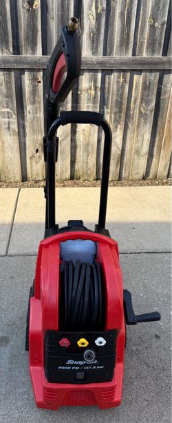 Snap-on 2000 PSI pressure washer, works well; cash only.