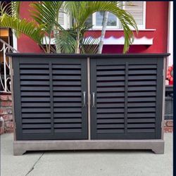 Beautiful Accent Cabinet / Storage Cabinet / Tv Media Stand With Adjustable Height Shelves.  Almost 4 Foot Long